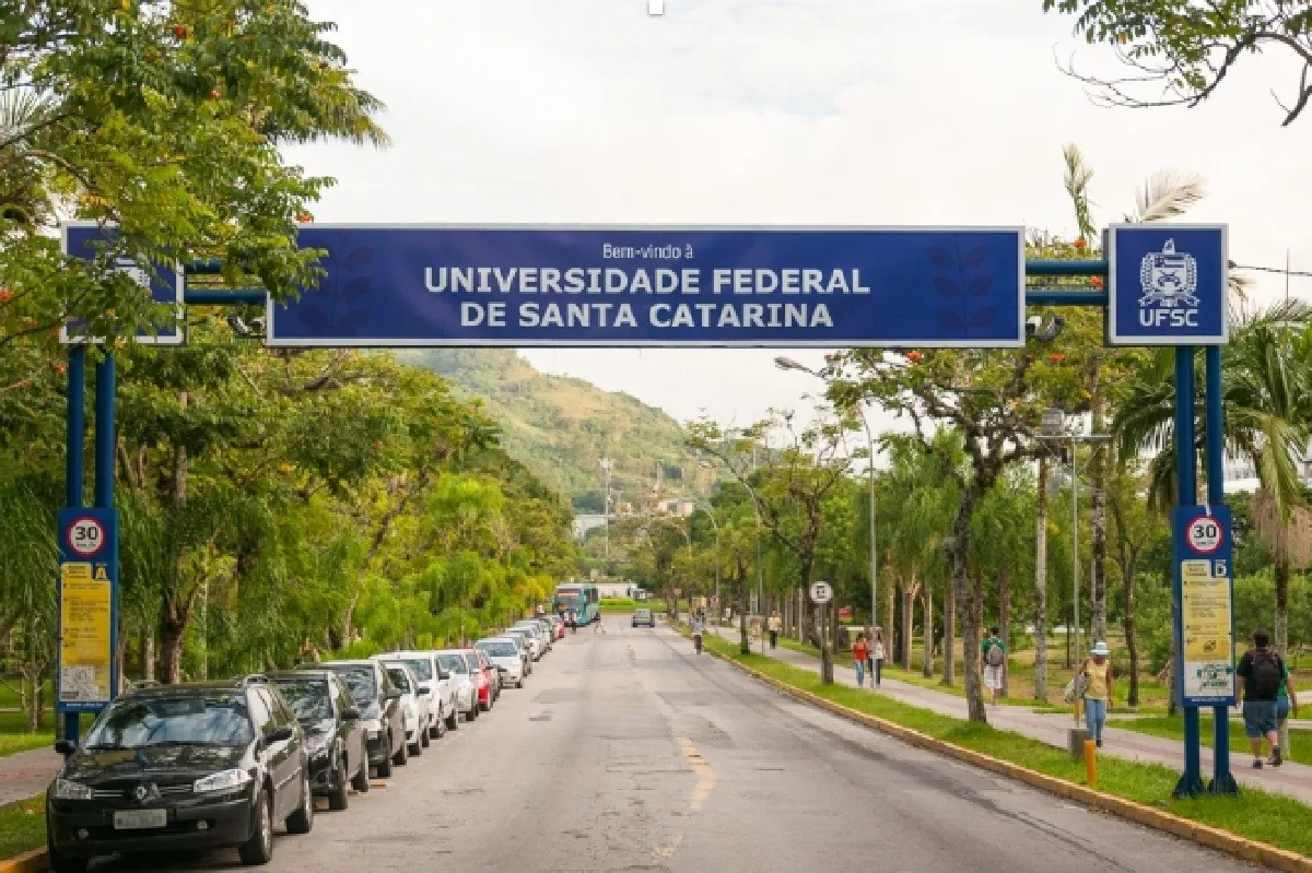 UFSC lança edital com mais de 5 mil vagas para transferências e retornos
