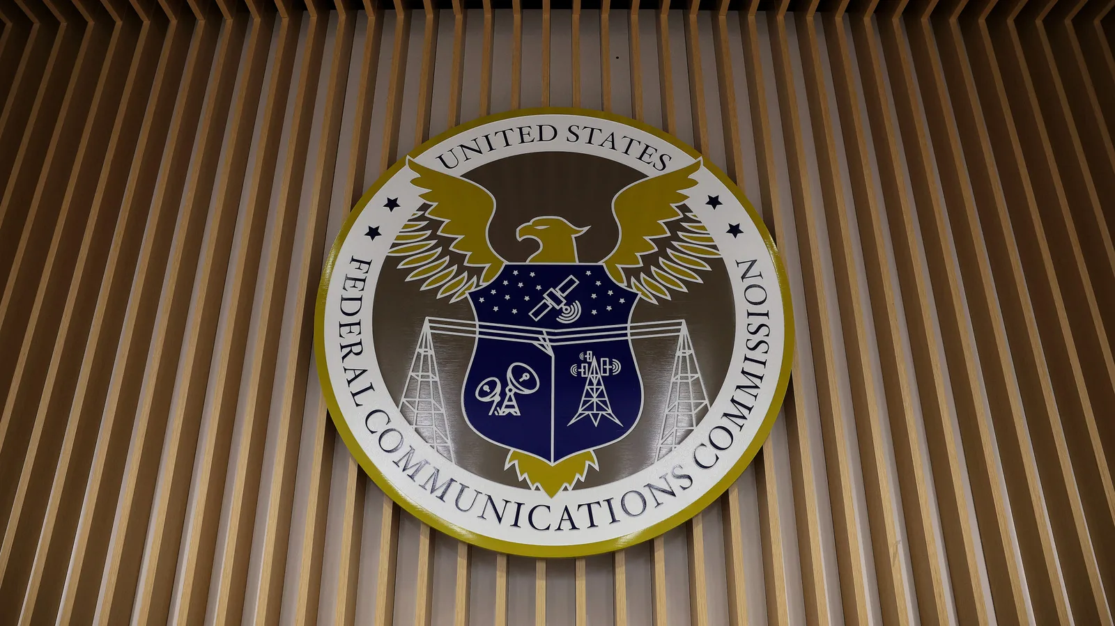 FCC propõe leilão de espectro e liberação de frequência para drones