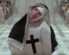 Ken Russell's 'Os Diabos' – Uma Aventura Teatral de Confronto e Histeria
