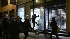 Vinted bloqueia listagens de bens roubados após distúrbios em França