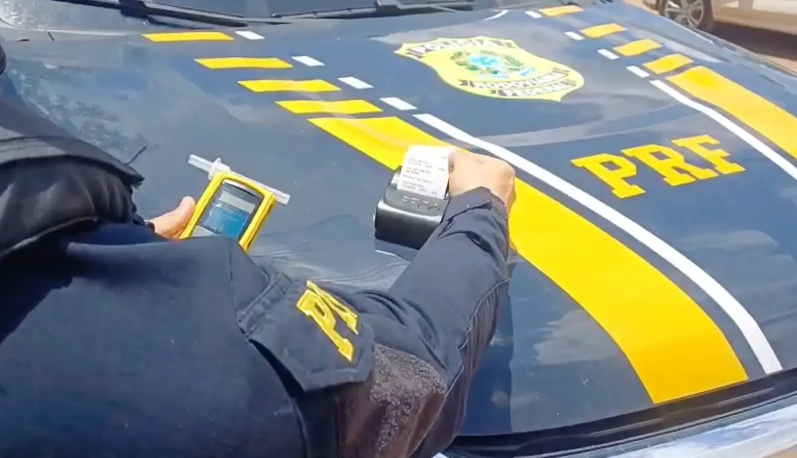 Motorista flagrado em zigue-zague é preso por embriaguez na BR-040