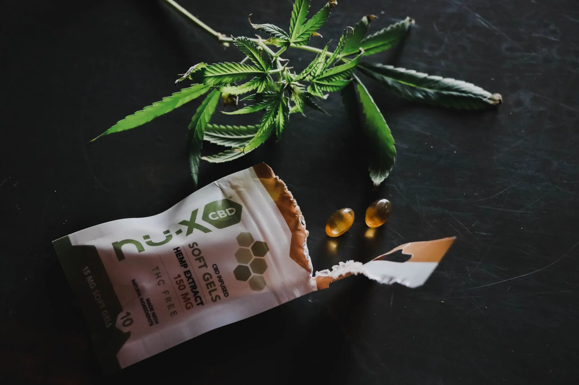 Cannabidiol mostra promessa pré-clínica contra doença de Alzheimer, mas lacunas importantes permanecem