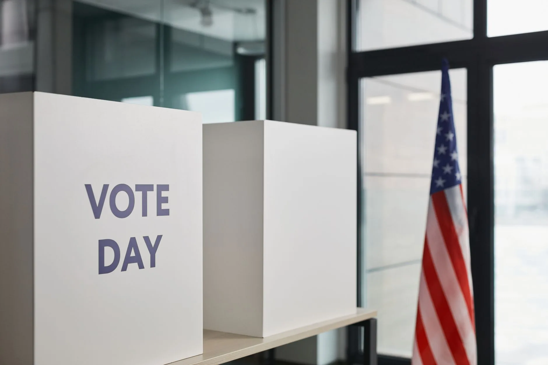 Entenda: Acompanhantes na Cabine de Votação