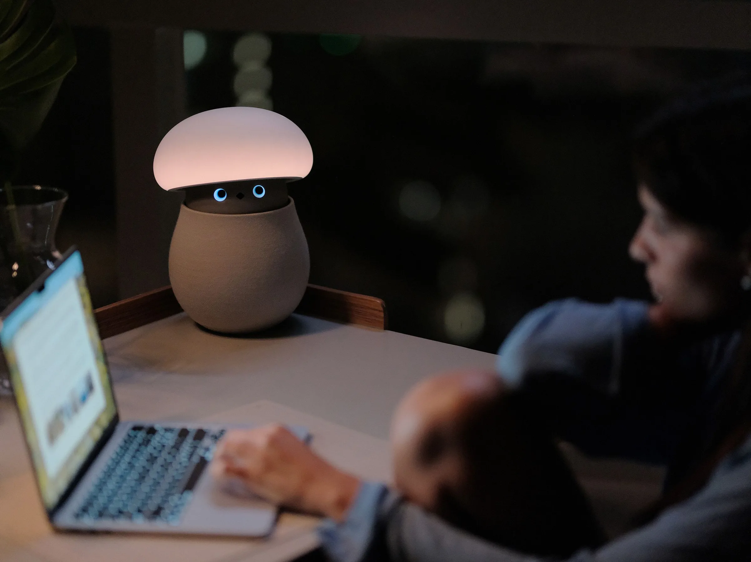 Mori, a Lamp-Robot que Oferece Relaxamento