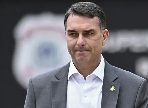Liderança do PL em Goiás justifica fuga de Flávio Bolsonaro para os EUA