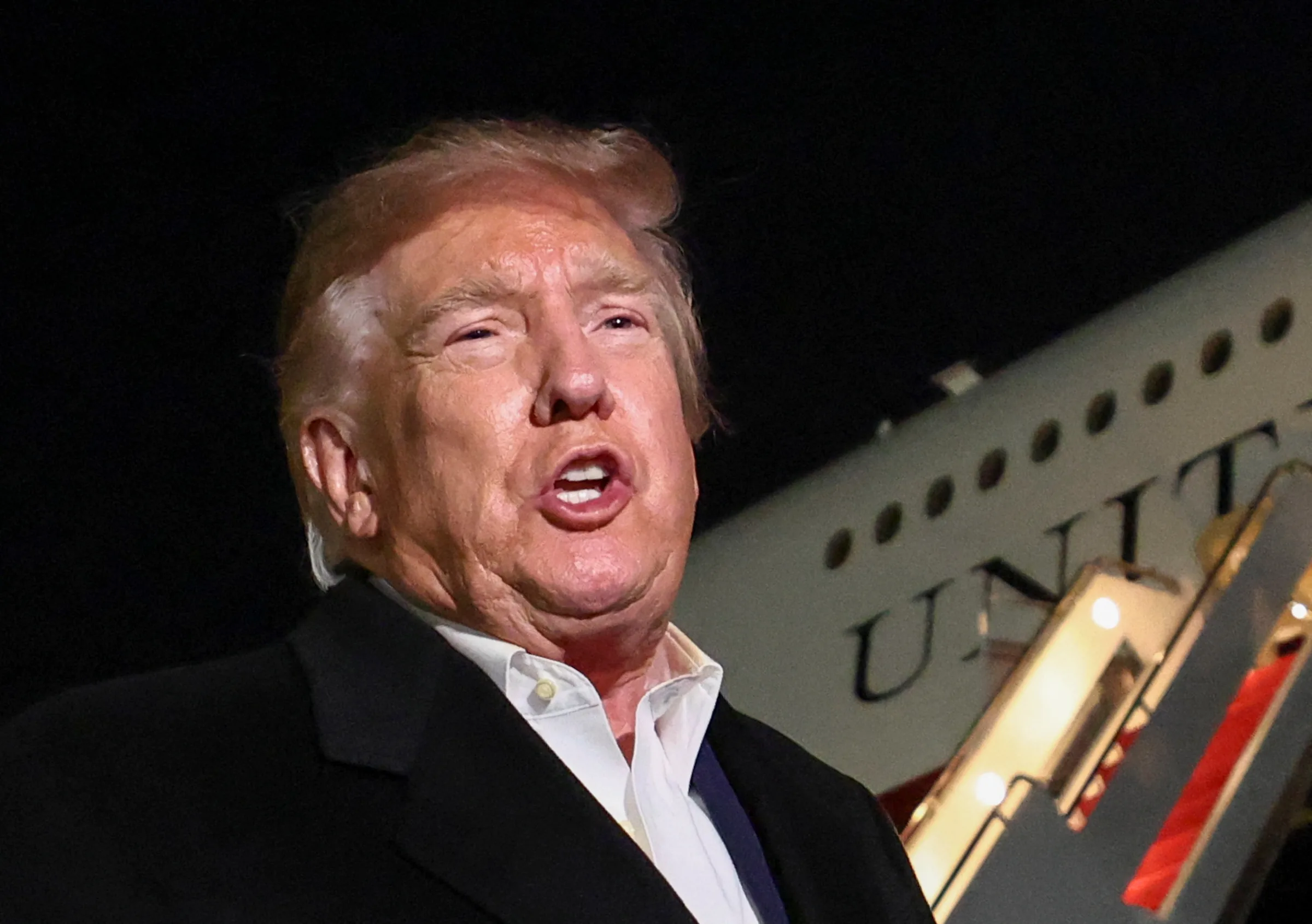 Trump aprova ida de Flávio Bolsonaro aos EUA