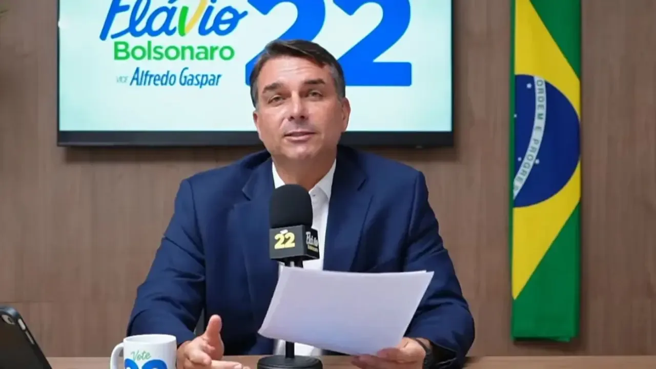 Flávio Bolsonaro reaparece nas redes, questiona resultado das urnas e anuncia nova eleição