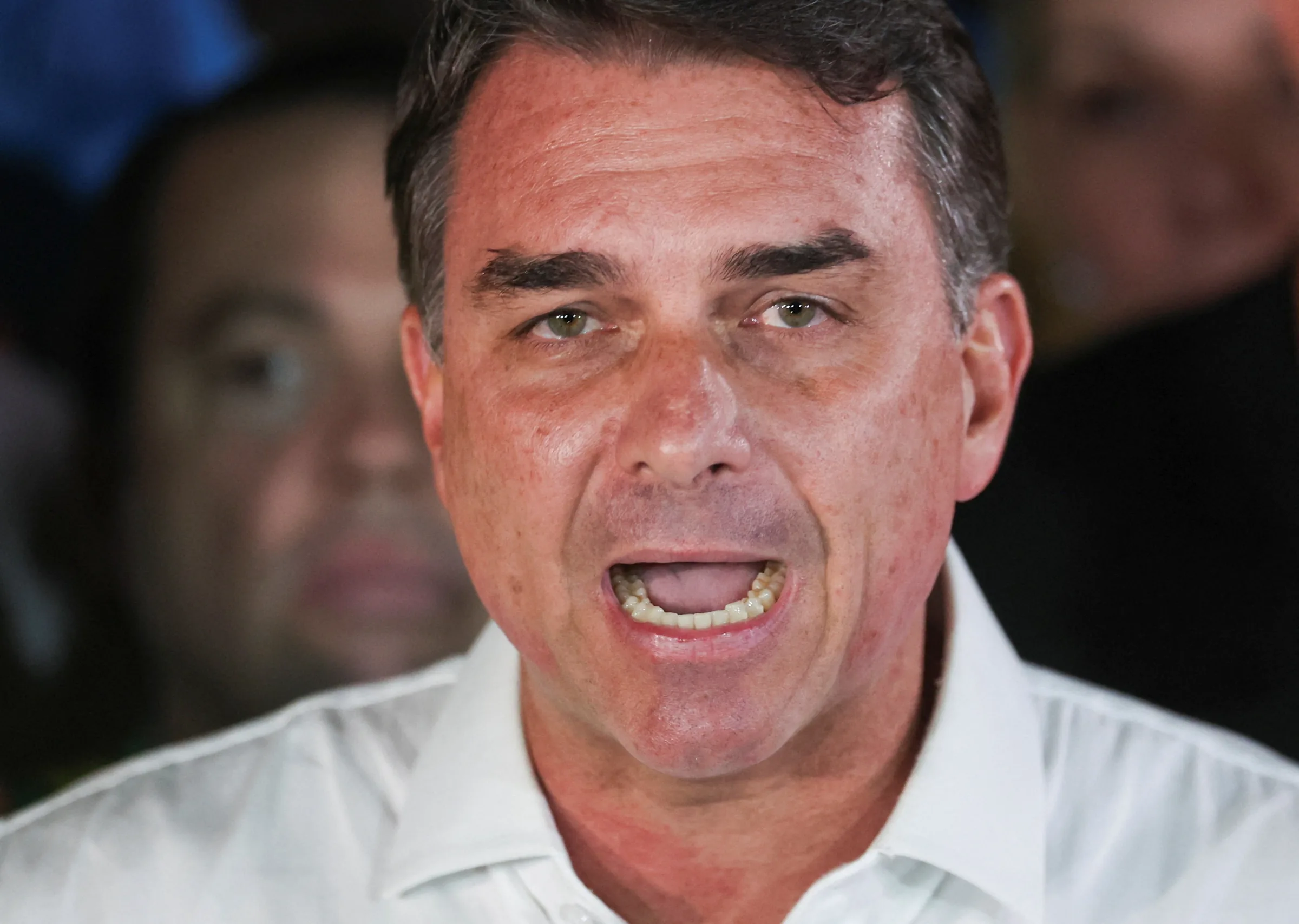 Flávio Bolsonaro chega aos EUA