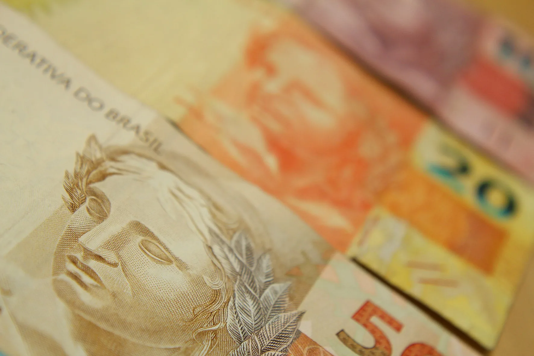 FMI projeta crescimento econômico mais lento no Brasil