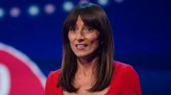 Davina McCall relata perda de memória após cirurgia no cérebro