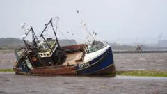 Vientos fortes continuam no Reino Unido após tormenta Boelo