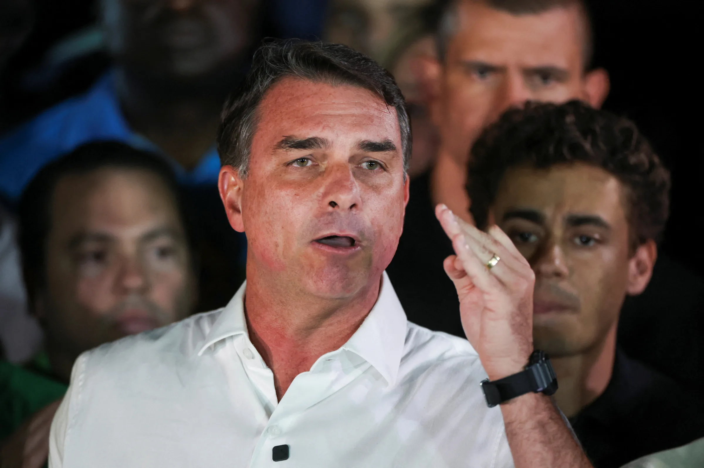 Ex-coordenador de campanha afirma que Flávio Bolsonaro queria 'dar um tempo'