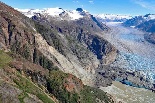 Alasca registra tsunami que subiu 1,580 pés numa montanha